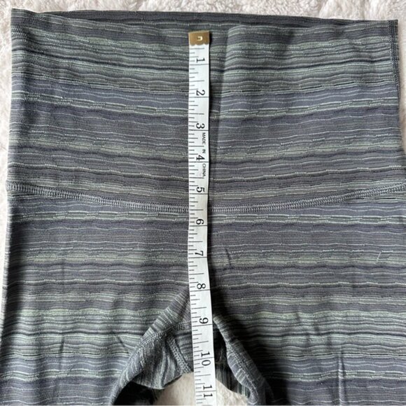 Lululemon | Wunder Under Pant III Cyber Stripe, Gator Green, Black | Size 6 - Picture 13 of 13